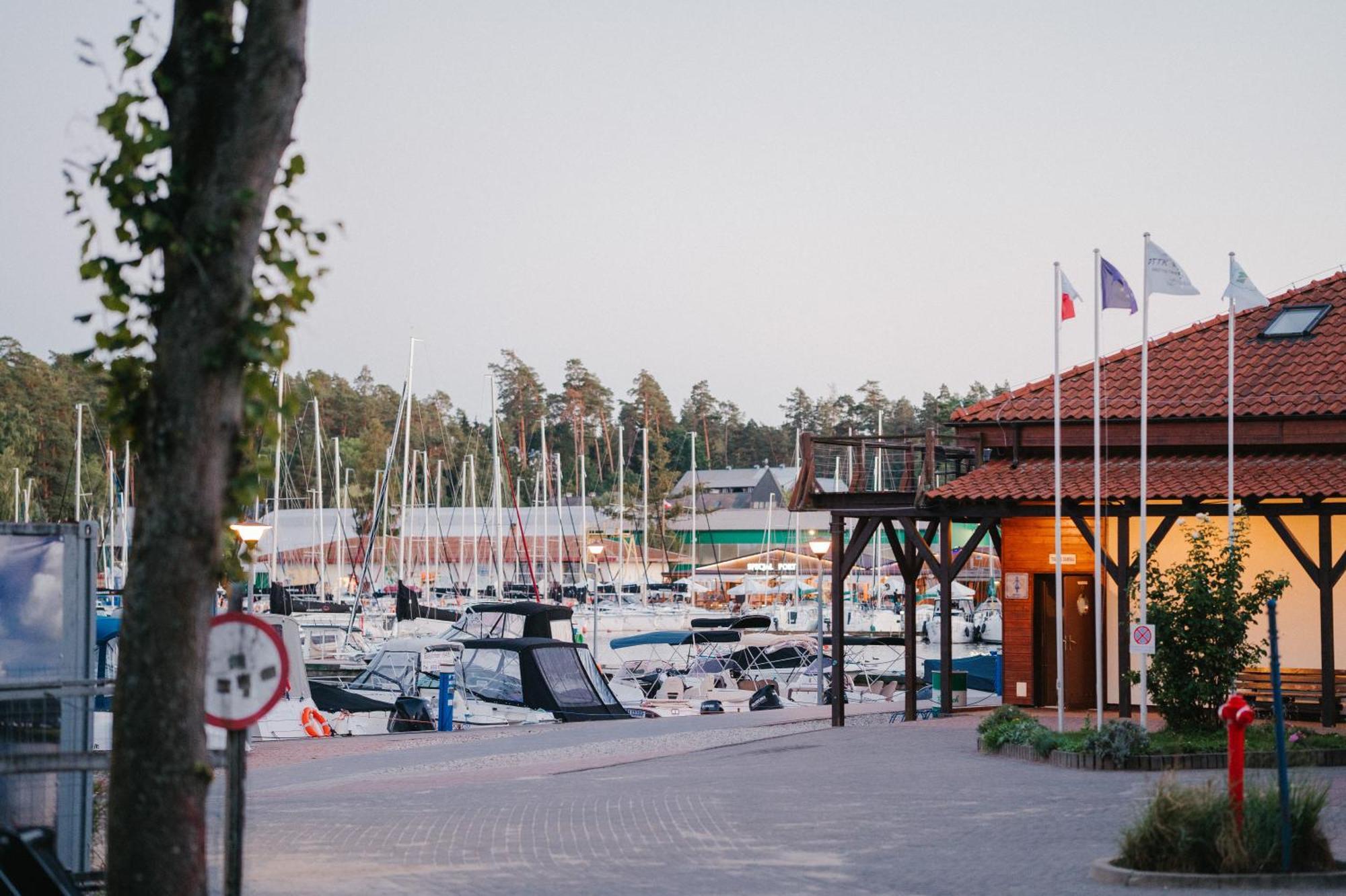 Yacht Apartments Wilkasy Exterior foto